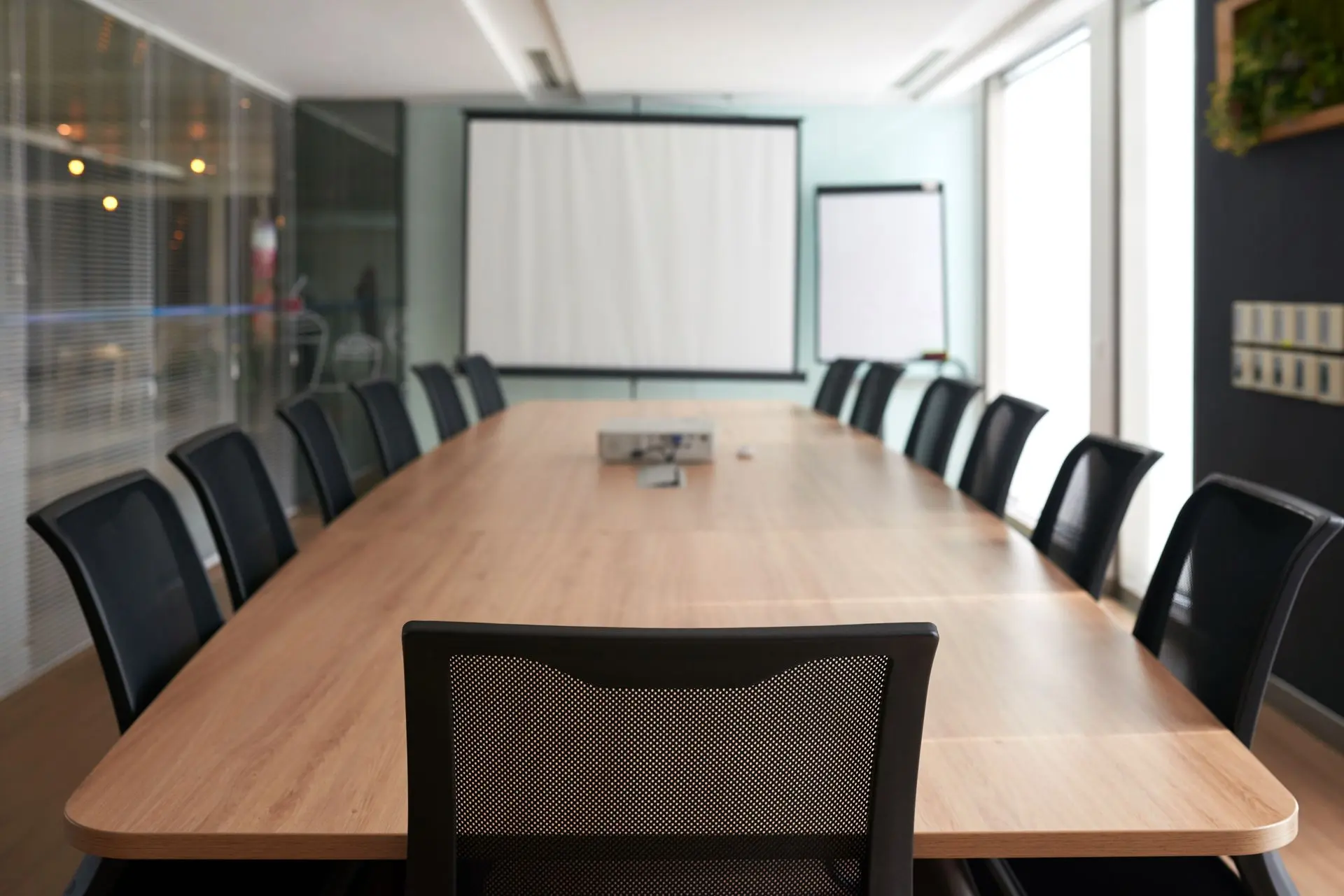 Profissionais em reunião de gestão de projetos